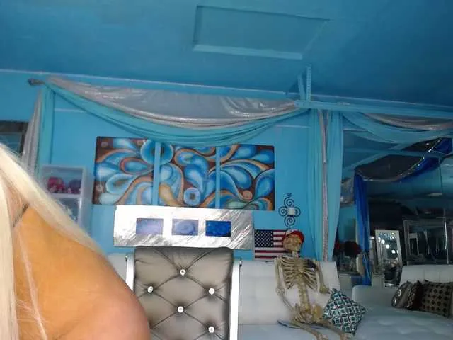 Live sex webcam photo for adrianna_fox #287953552