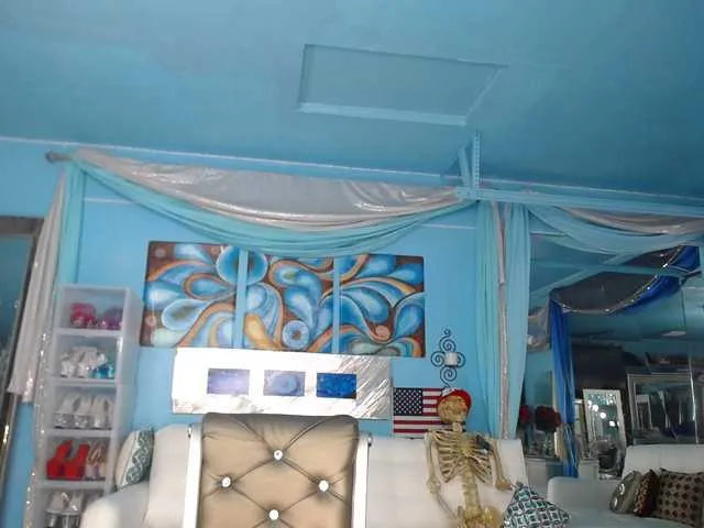 Live sex webcam photo for adrianna_fox #287953553