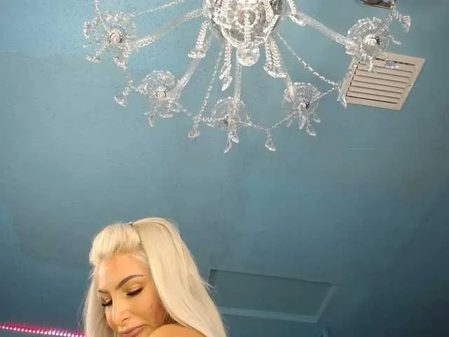 Live sex webcam photo for adrianna_fox #287953560