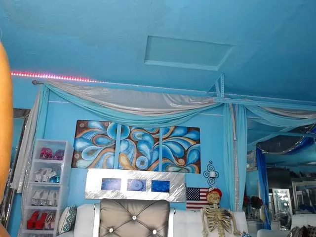 Live sex webcam photo for adrianna_fox #287953563