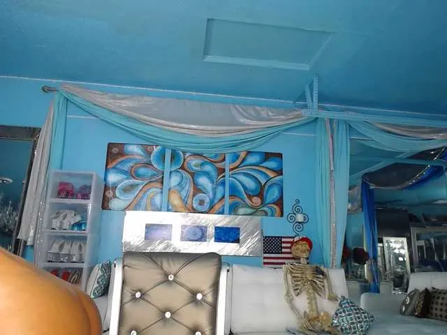 Live sex webcam photo for adrianna_fox #287953567