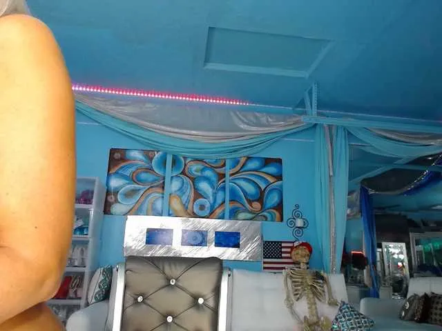 Live sex webcam photo for adrianna_fox #287953568