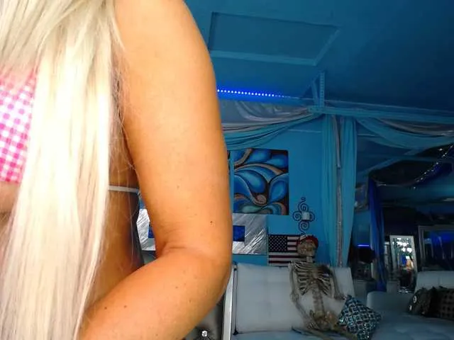 Live sex webcam photo for adrianna_fox #287953571