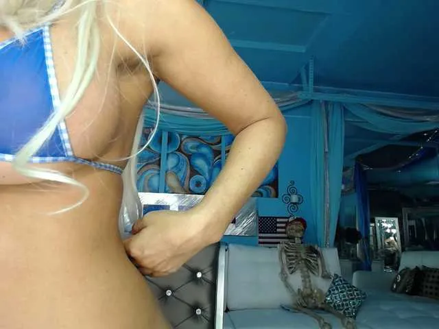 Live sex webcam photo for adrianna_fox #287953572