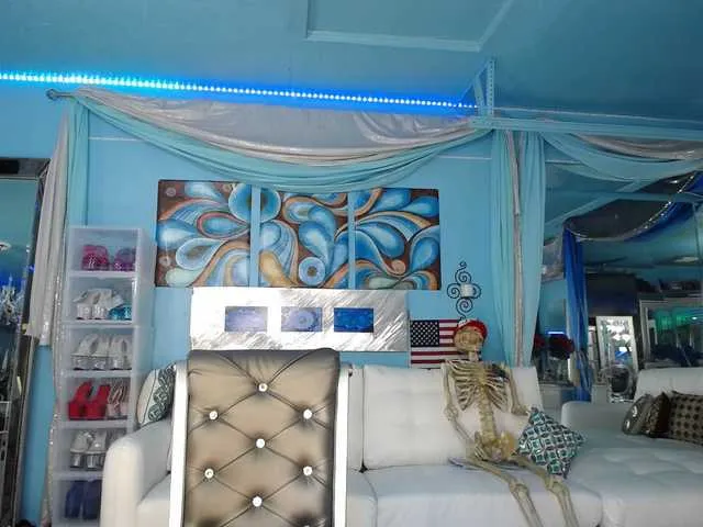 Live sex webcam photo for adrianna_fox #287953581