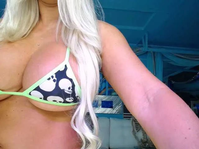 Live sex webcam photo for adrianna_fox #287953588