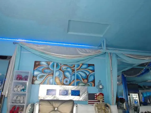 Live sex webcam photo for adrianna_fox #287953597