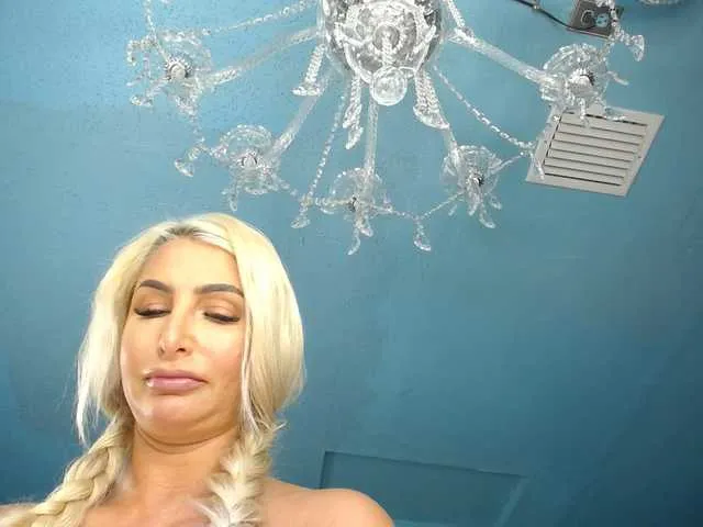 Live sex webcam photo for adrianna_fox #287953607