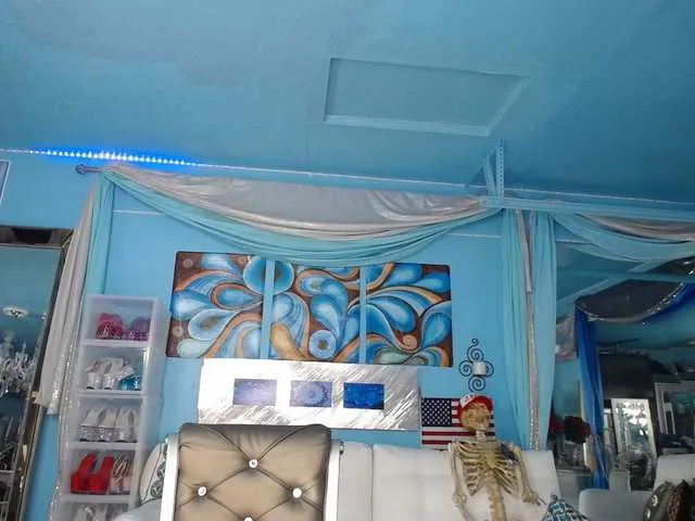 Live sex webcam photo for adrianna_fox #287953623