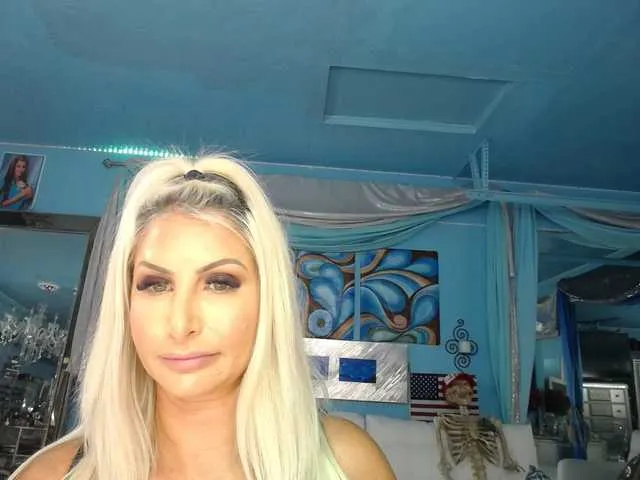 Live sex webcam photo for adrianna_fox #287953647