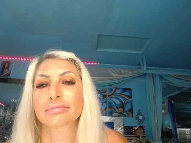 Live sex webcam photo for adrianna_fox #287953653