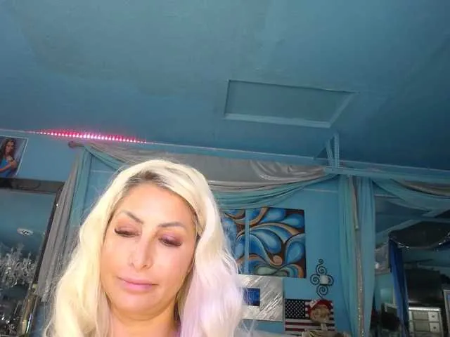 Live sex webcam photo for adrianna_fox #287953655