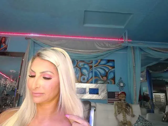 Live sex webcam photo for adrianna_fox #287953666