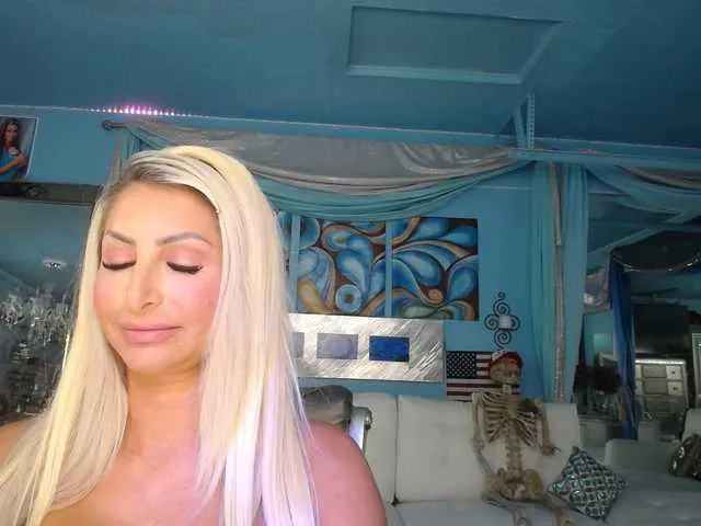 Live sex webcam photo for adrianna_fox #287953669