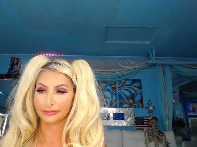 Live sex webcam photo for adrianna_fox #287953706