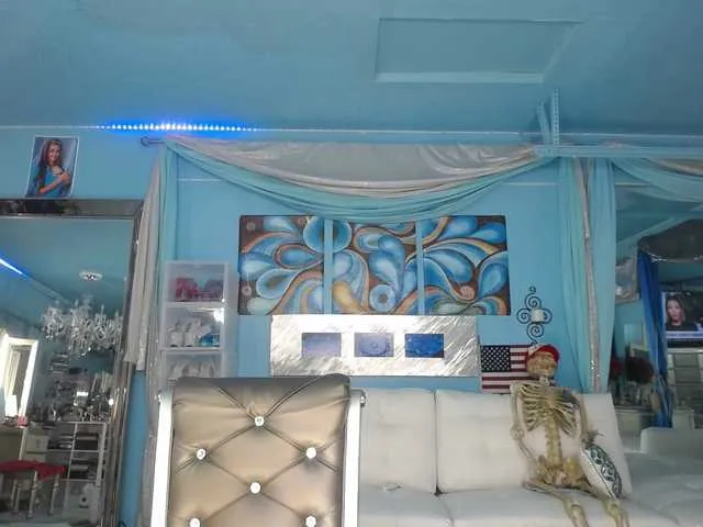 Live sex webcam photo for adrianna_fox #287953707