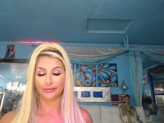 Live sex webcam photo for adrianna_fox #287953722