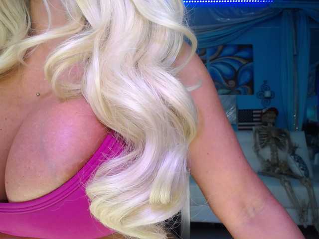Live sex webcam photo for adrianna_fox #287953737