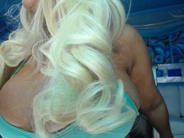 Live sex webcam photo for adrianna_fox #287953746