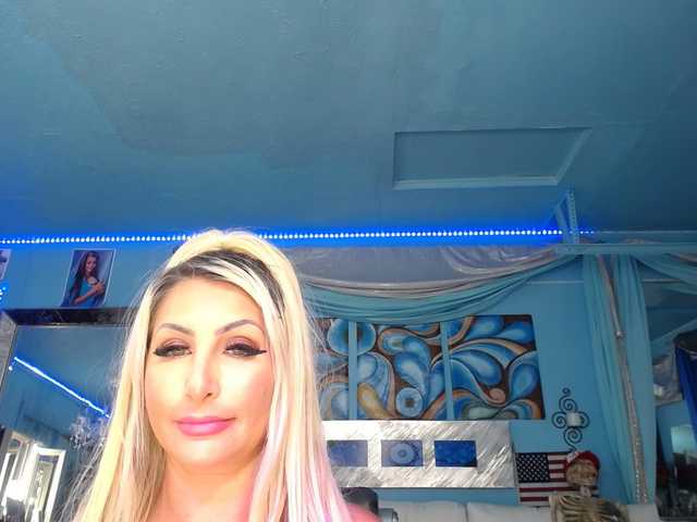 Live sex webcam photo for adrianna_fox #287953748