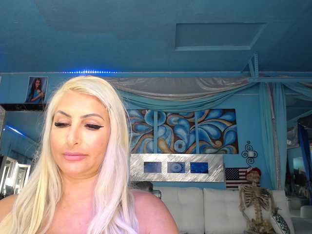 Live sex webcam photo for adrianna_fox #287953753