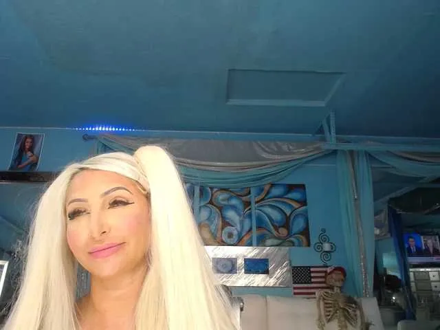 Live sex webcam photo for adrianna_fox #287953807