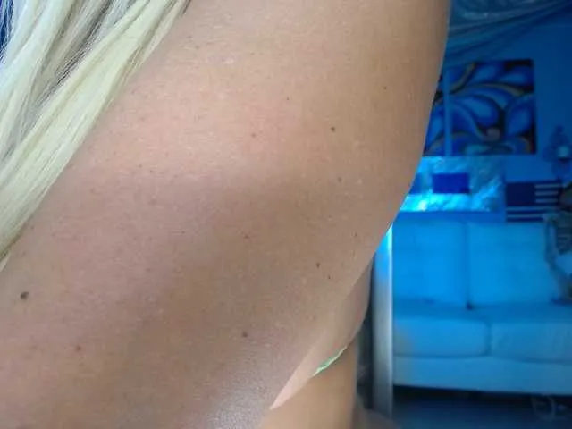 Live sex webcam photo for adrianna_fox #287953837