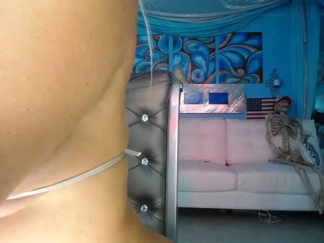 Live sex webcam photo for adrianna_fox #287953919