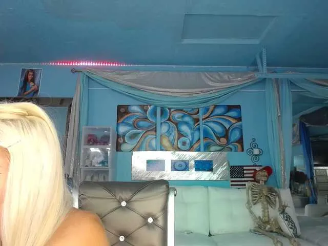 Live sex webcam photo for adrianna_fox #288312820