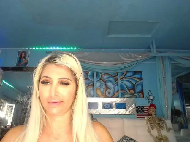 Live sex webcam photo for adrianna_fox #290144112