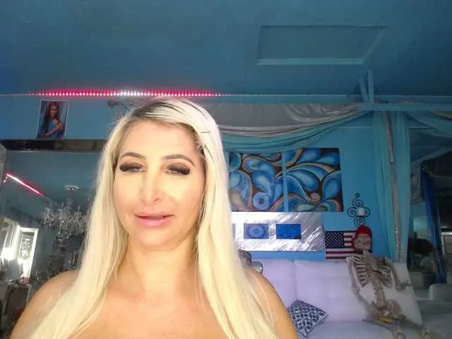 Live sex webcam photo for adrianna_fox #290147696