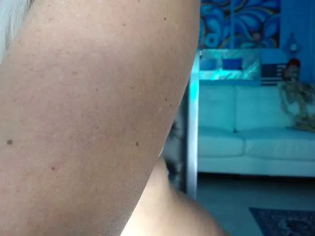 Live sex webcam photo for adrianna_fox #290273672