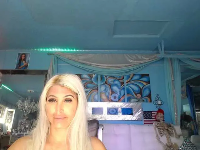 Live sex webcam photo for adrianna_fox #290288262