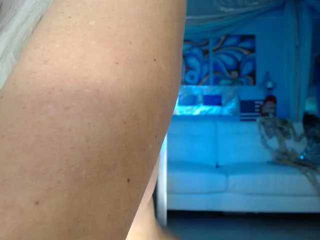 Live sex webcam photo for adrianna_fox #290294159