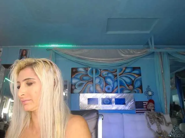 Live sex webcam photo for adrianna_fox #290402795