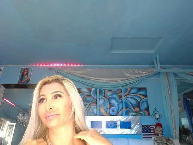 Live sex webcam photo for adrianna_fox #290410073