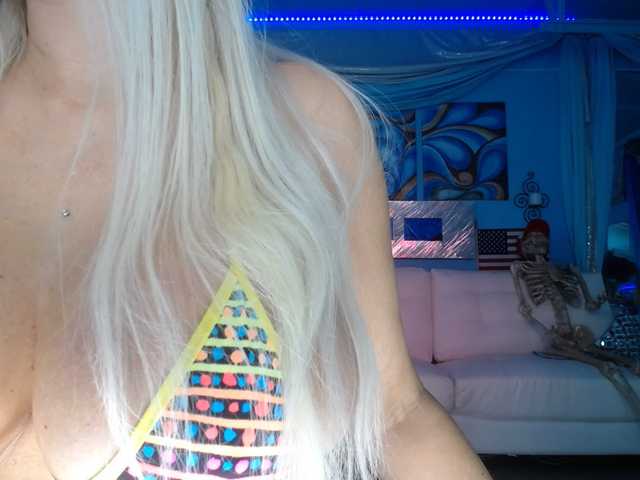 Live sex webcam photo for adrianna_fox #290456290