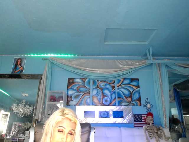 Live sex webcam photo for adrianna_fox #290515318
