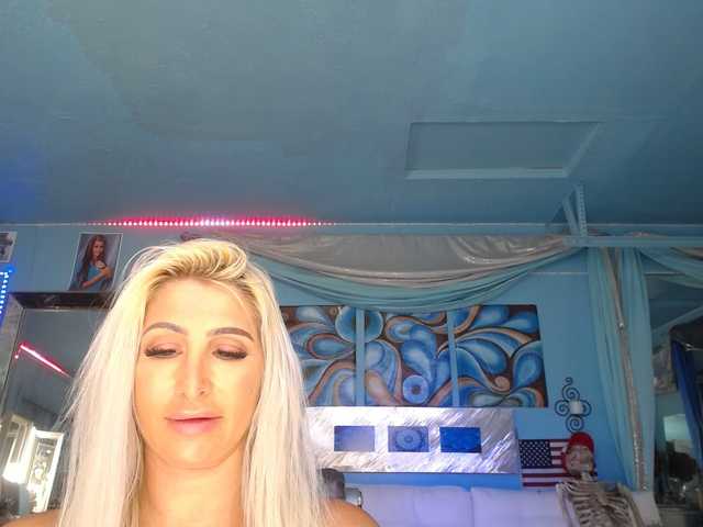 Live sex webcam photo for adrianna_fox #290644985