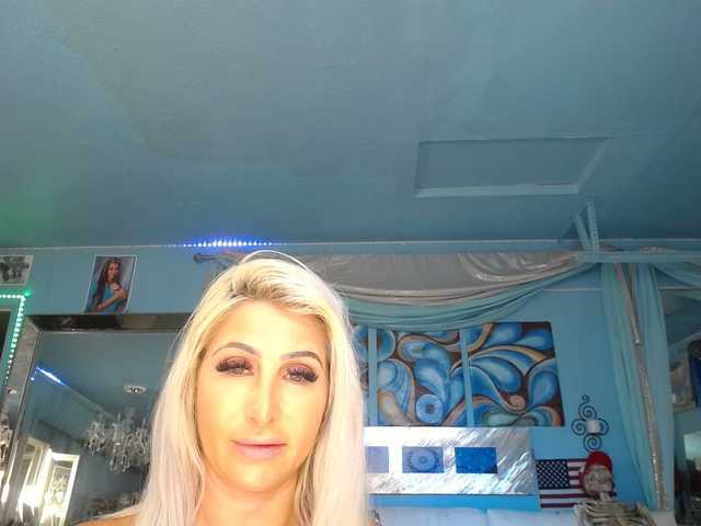 Live sex webcam photo for adrianna_fox #290689482