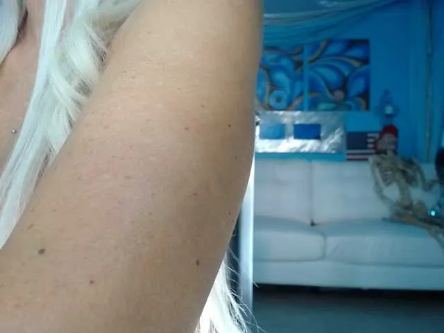 Live sex webcam photo for adrianna_fox #290976385