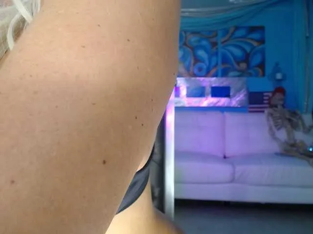 Live sex webcam photo for adrianna_fox #291251863