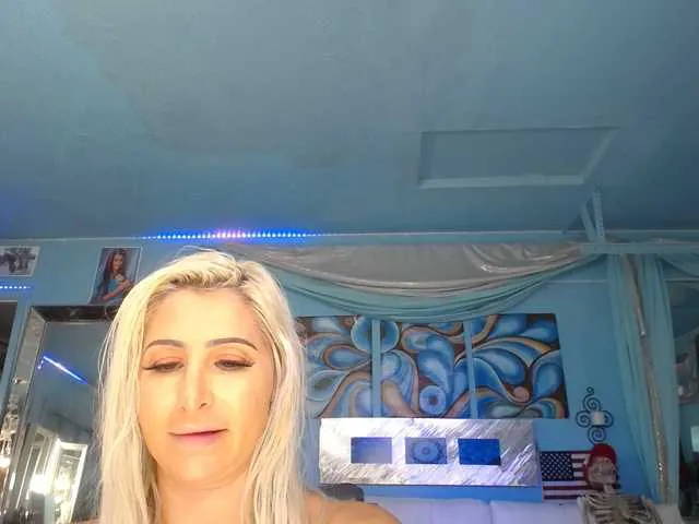 Live sex webcam photo for adrianna_fox #291257401