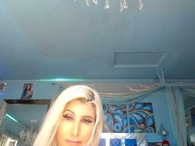 Live sex webcam photo for adrianna_fox #291379659