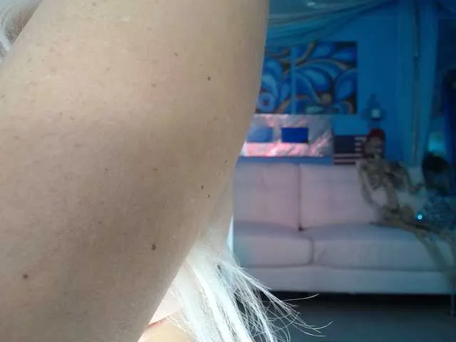 Live sex webcam photo for adrianna_fox #291399149
