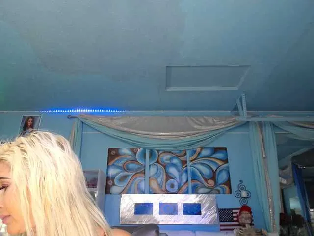 Live sex webcam photo for adrianna_fox #291540794