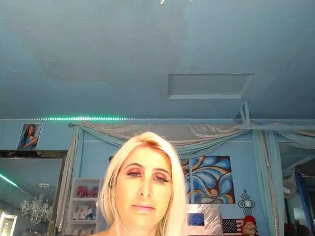 Live sex webcam photo for adrianna_fox #291569514