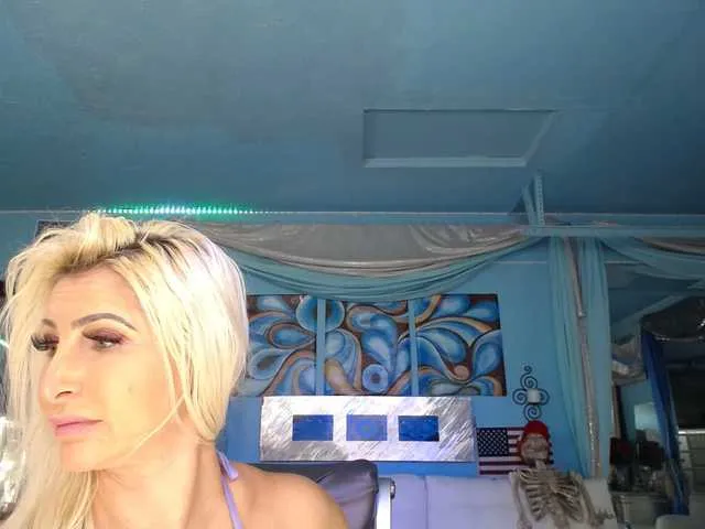 Live sex webcam photo for adrianna_fox #291622978