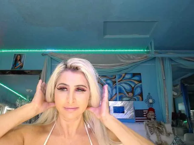 Live sex webcam photo for adrianna_fox #291664817