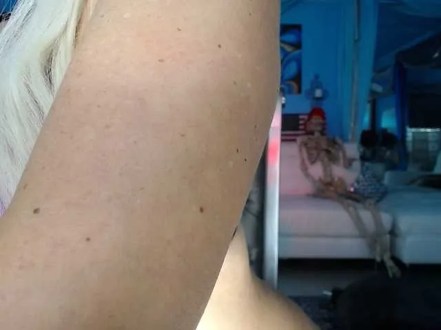 Live sex webcam photo for adrianna_fox #291859897